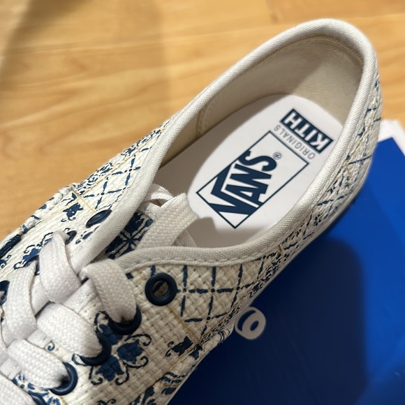 Vans - Picture 3 of 4